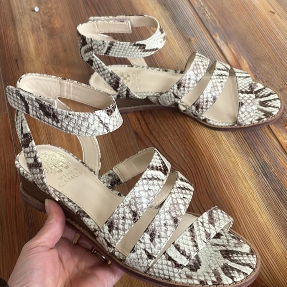 Vince Camuto Size 7 And 1/2 Snakeskin Strappy Sandal